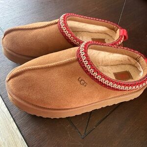 UGG Tazz Slippers with Red and White Embroidery